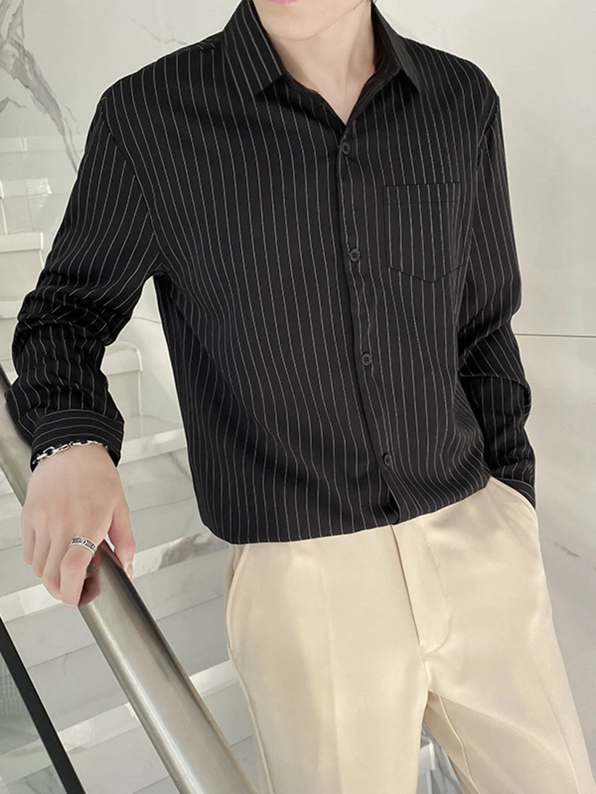 Spring and autumn high-end black striped shirt for men, long sleeve business casual daily commuting shirt.