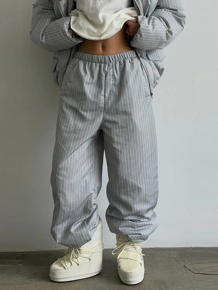 2026 Women Vertical Striped 2‑Piece Winter Outfit Detachable Hood Puffer Jacket Drawstring Baggy Snow Pants Warm Matching Sets